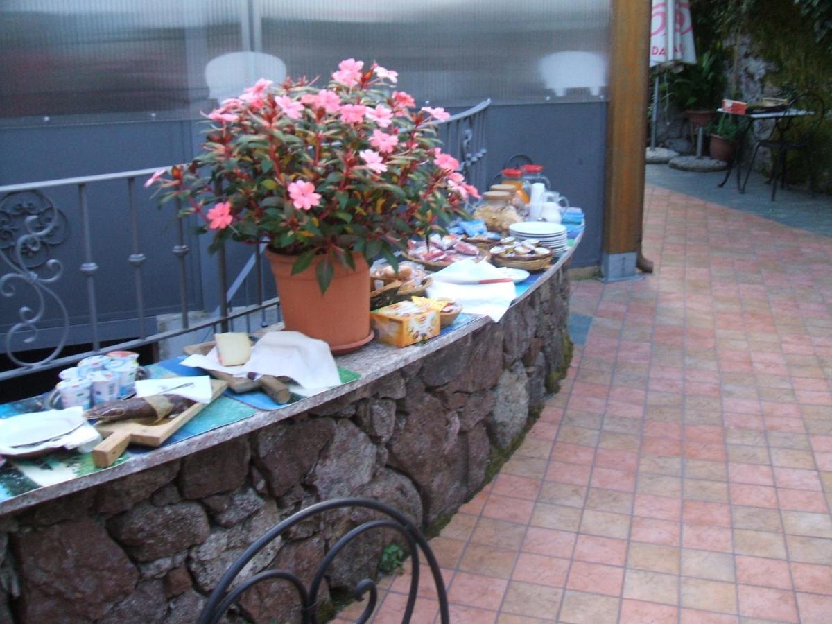 Affitta Camere Casa Delle Rose Villanova Monteleone Exteriör bild